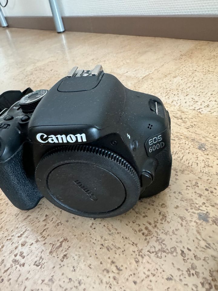 Canon EOS 600d mit viel Zubehör und 3 Objektiven in Neufra Hohenzollern