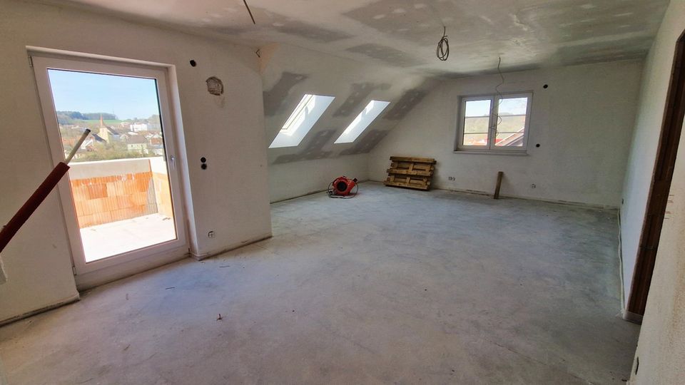 JETZT BESICHTIGEN: Top Dachgeschoss-Wohnung mit blickgeschützter, sonniger Loggia! in Nittendorf 