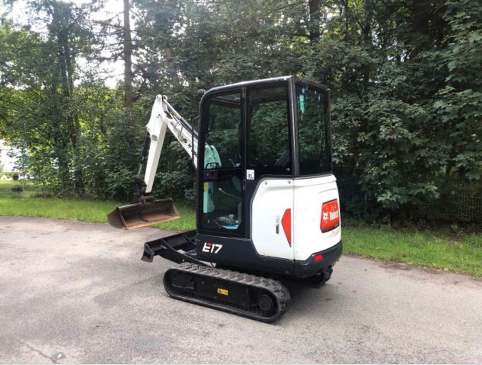 Minibagger Bobcat E17 incl. Baumaschinentransporter in Varel