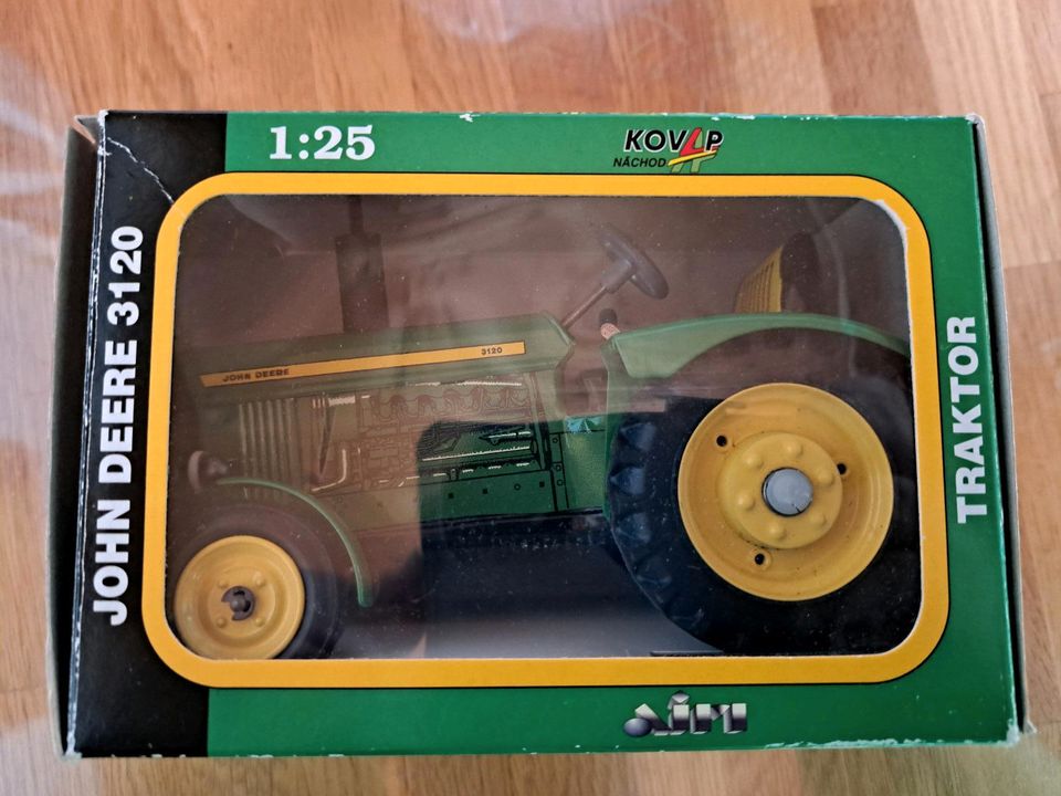 Blechspielzeug 1:25 Johndeer 3120 Trecker in Großenbrode