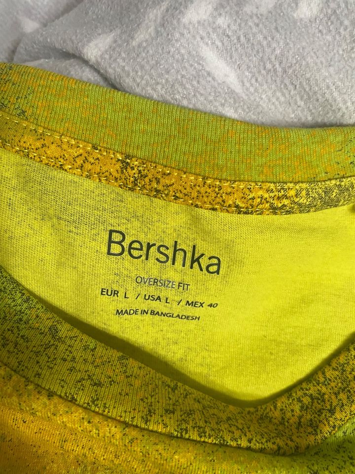 Bershka Shirt (grün/gelb) in Bad Oldesloe