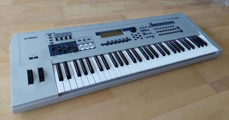 Yamaha MO6 Keyboard Sythesizer inkl. Case in Oberpframmern