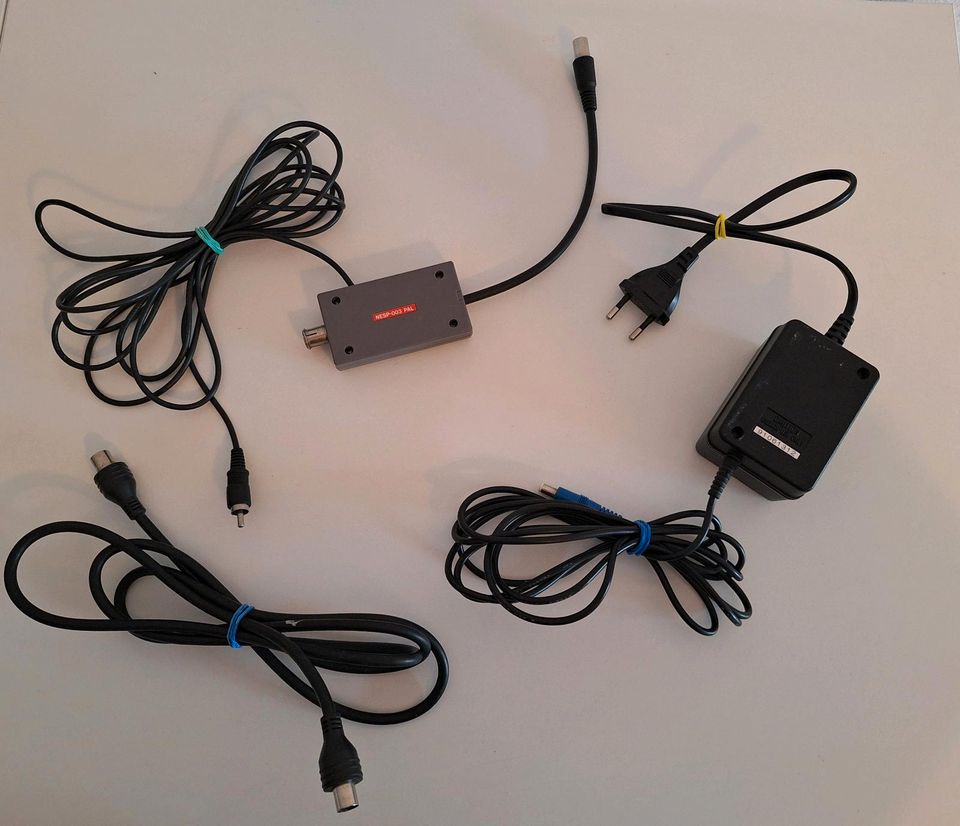 NES Konsole mit 4 Spielen + 2 Controller in Emmendingen