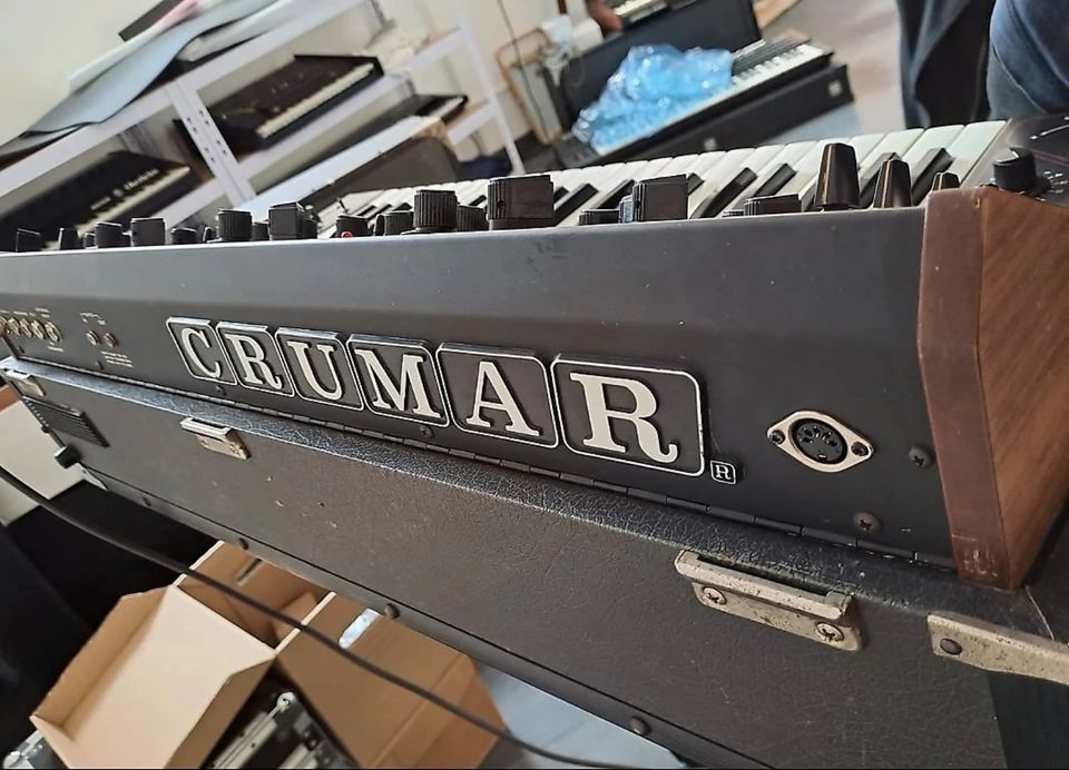Crumar DS2 (n.2 Pieces, one WITH MIDI) in Lindau