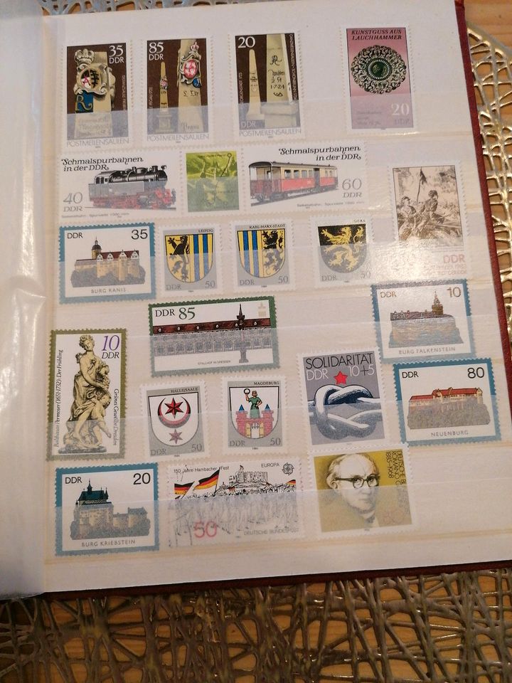Diverse DDR Briefmarken im Album in Siegen