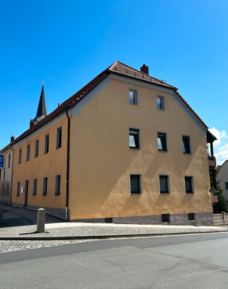 Saniertes Wohn- und Praxishaus mit weiteren Ausbaumöglichkeiten und über 5% Rendite ! in Windischeschenbach