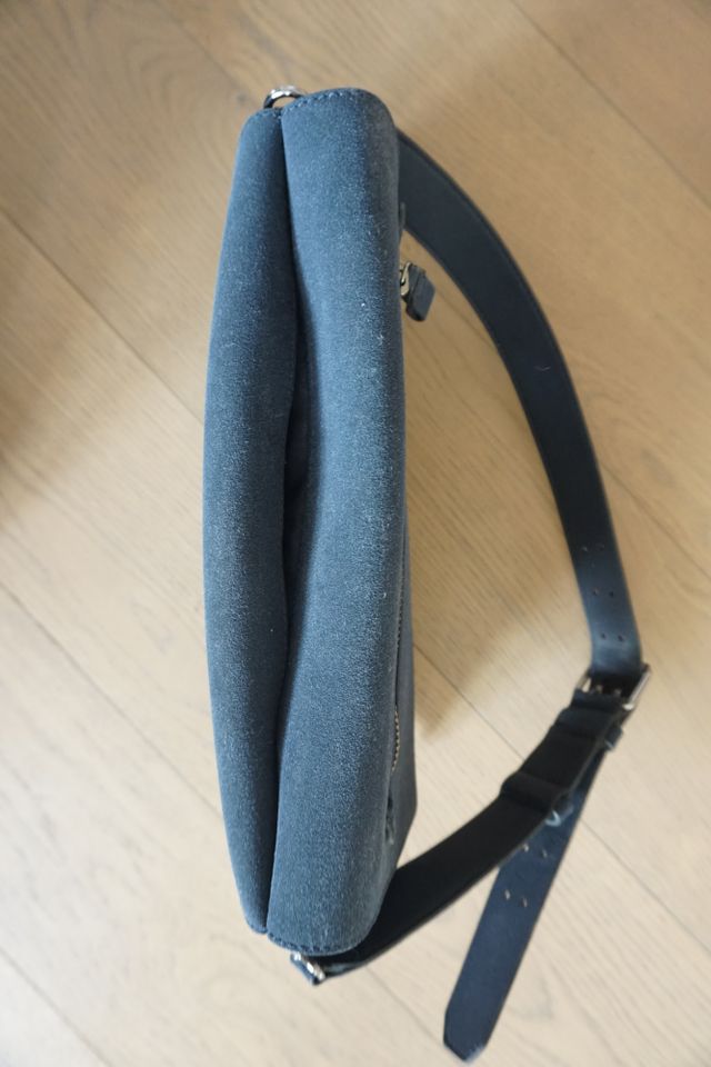 Tasche Clutch in Wildleder-Optik, dunkelblau, 1 x benutzt,wie neu in Ingolstadt