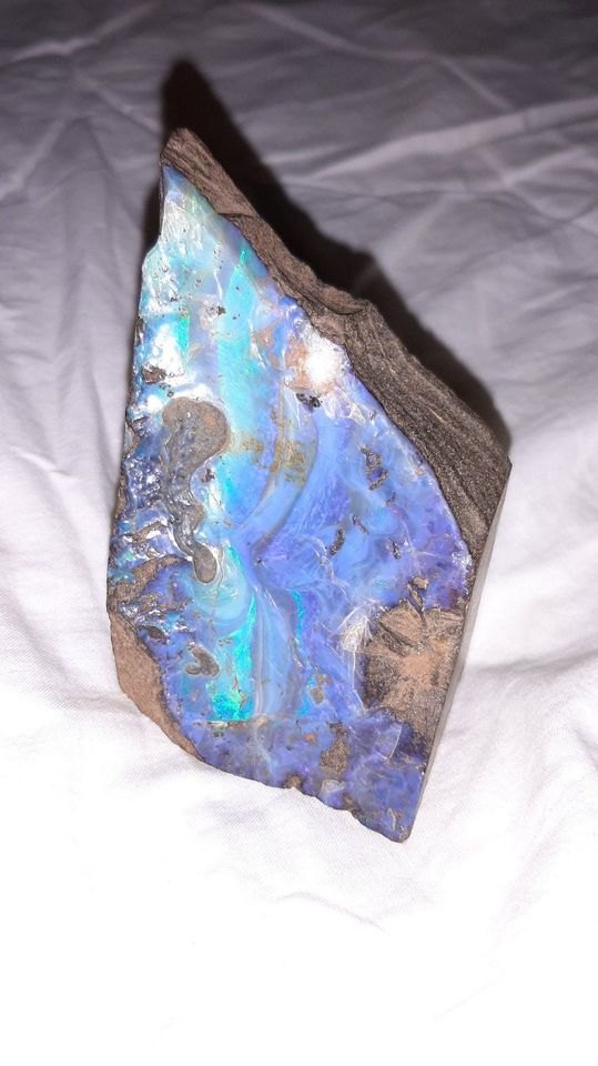 Boulder Opal 8,3 x 5,5 x 4,2cm 236g Heilstein Edelstein in Berlin