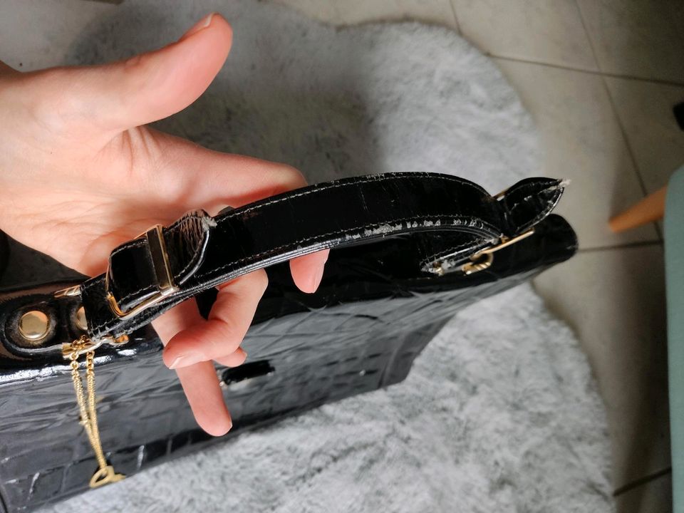 Handtasche Tasche lackleder Leder? Aktentasche Schwarz Gold retro in Rednitzhembach