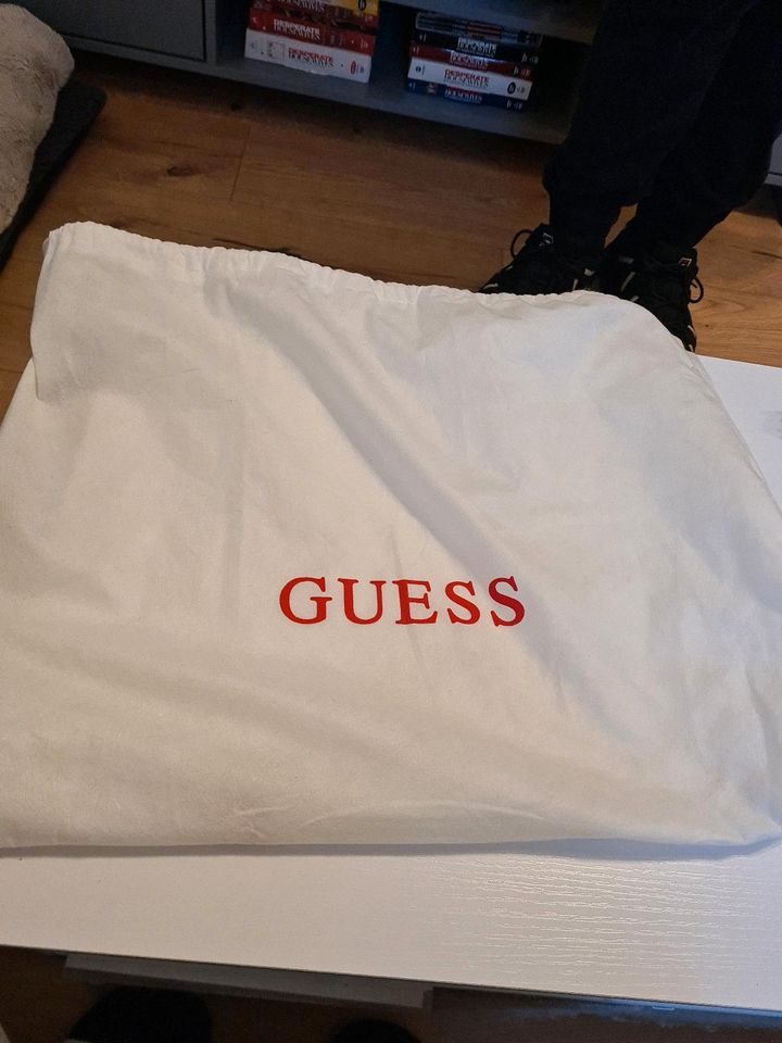 Guess Handtasche neu in Eschweiler