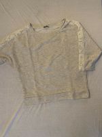 Cropped Shirt Pullover S 36 hellgrau greige mit Spitze Nordrhein-Westfalen - Siegen Vorschau