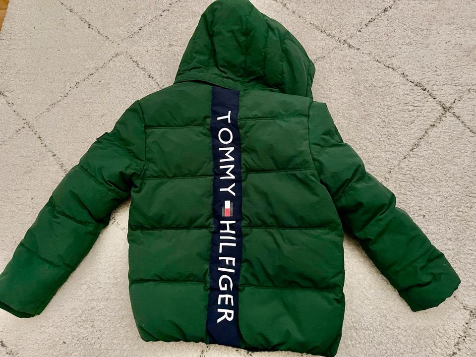 Kinder Winterjacke Tommy HILFIGER in Wiesbaden