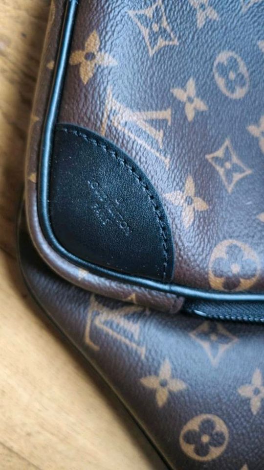 Verkaufe LOUIS VUITTON Monogram Macassar Christopher Bum Bagbody in München