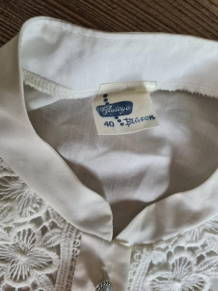 Badego Dirndlbluse Gr. 40 vintage Retro wollweiß mit Spitze in Brannenburg