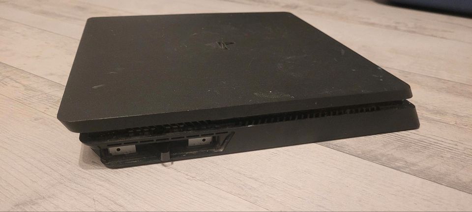 Sony PlayStation 4 Slim 1TB Spielkonsole - Schwarz in Marl