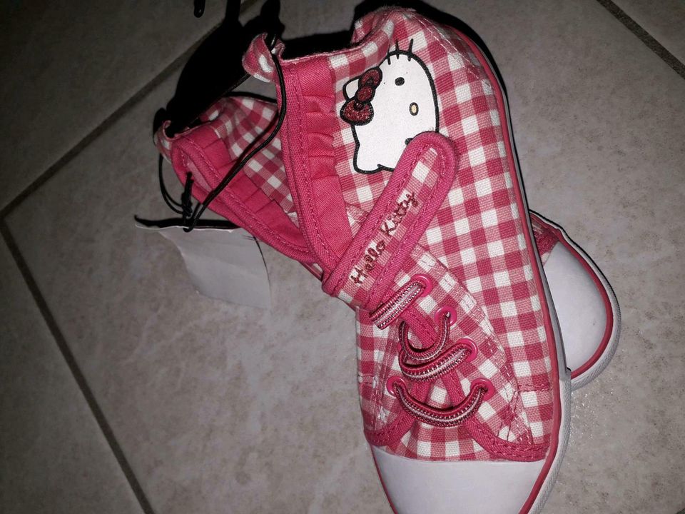 Neue Hello Kitty Schuhe in Lindern (Oldenburg)