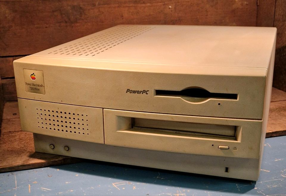 Macintosh 7100/80 AV OVP in Flintbek