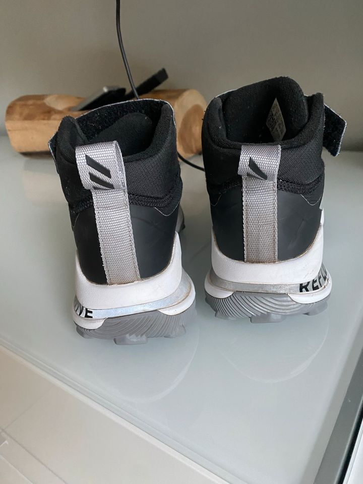 Adidas Sneaker 34 in Essen