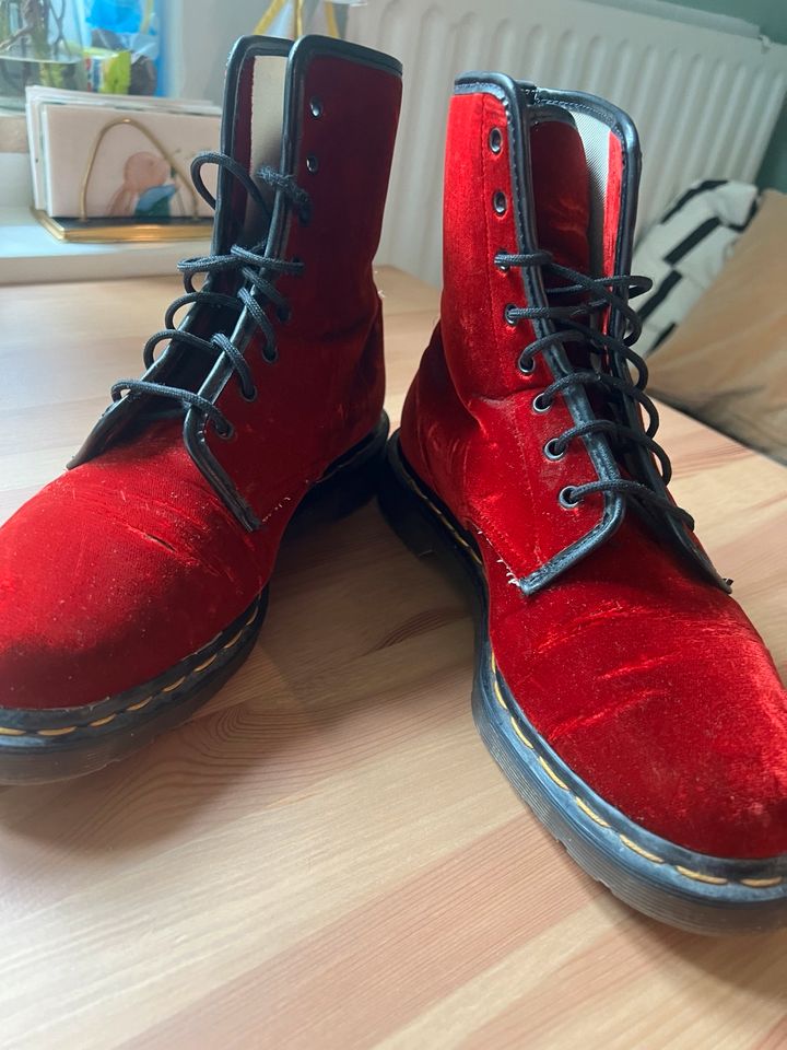 Dr. Martens roter Samt, Gr. 40,5 oder 7,5 in München