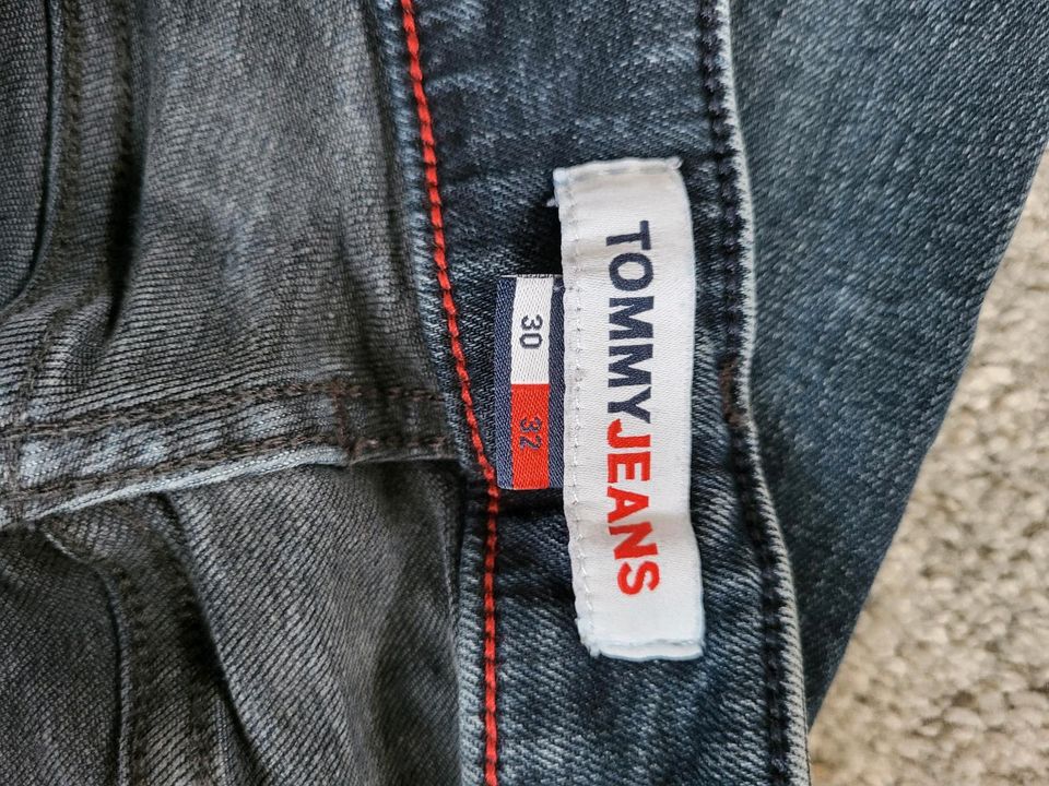 Tommy Hilfiger Herren Jeans W30 L32 - wie neu!! in Bendorf