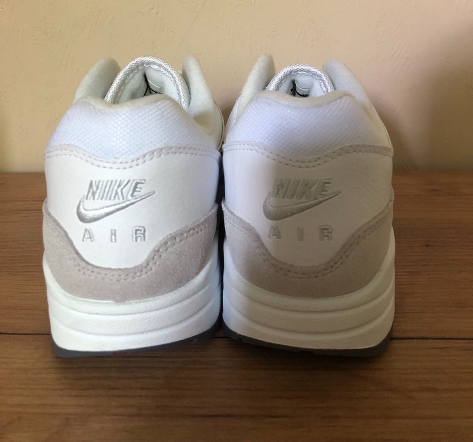 Nike Air Max 1 White Pure Platinum Neu Gr. 40.5 in Emskirchen