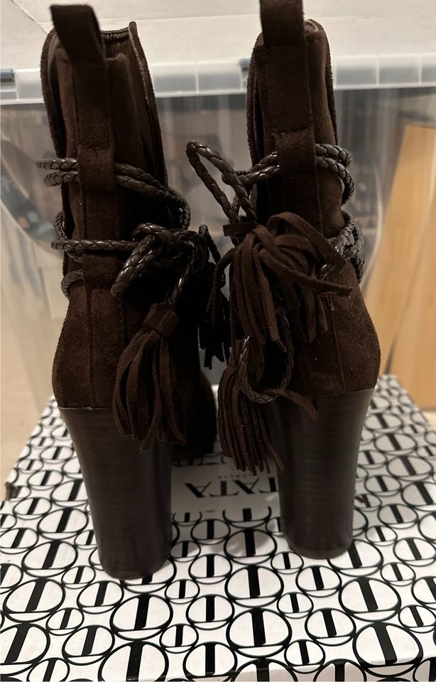 Damen Boots NEU braun Gr. 38 von TATA Italia in Kleinmachnow