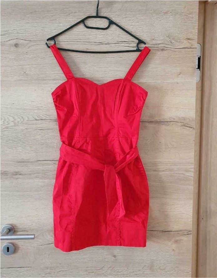 Kleid Partykleid, Abendkleid, kurzes Kleid in rot gr. 38, 170/88 in Stadtoldendorf