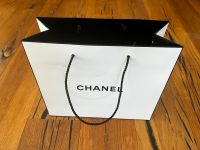 Chanel Einkaufstasche Einkaufstüte  29 cm x 24,5 cm x 12,5 cm Frankfurt am Main - Innenstadt Vorschau