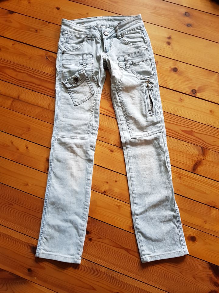 BT Jeans low-cut bleached, ripped, 34/24 W24/25, L32 in Stadtallendorf