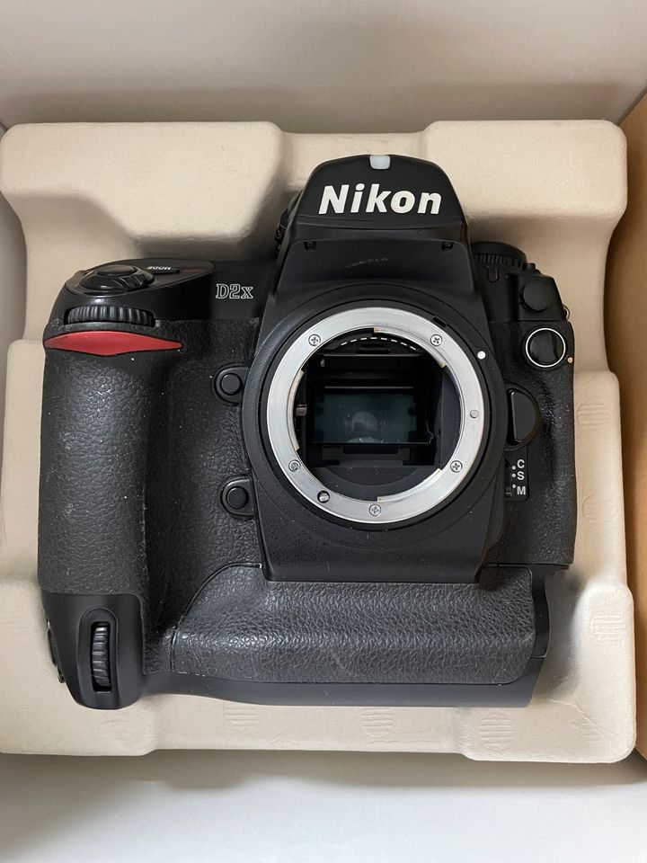 Nikon D2 X  35.800 Auslösungen in Asperg