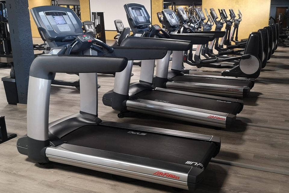 Life Fitness 95T Inspire Laufband- Wie Neu in Dresden