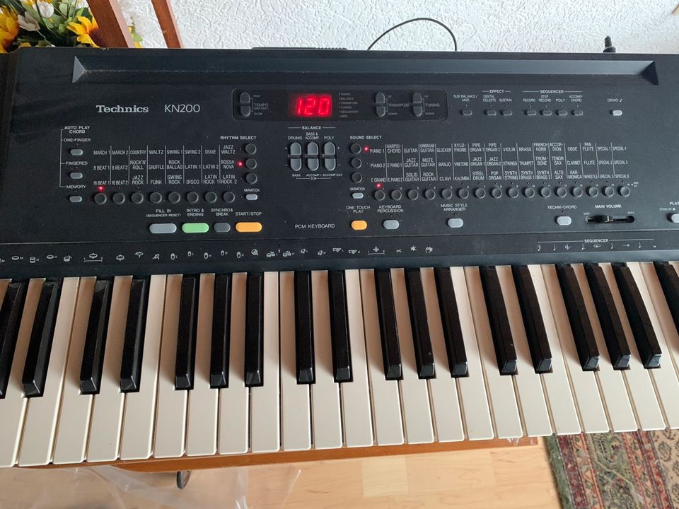 Keyboard von Technics KN200 in Bad Camberg