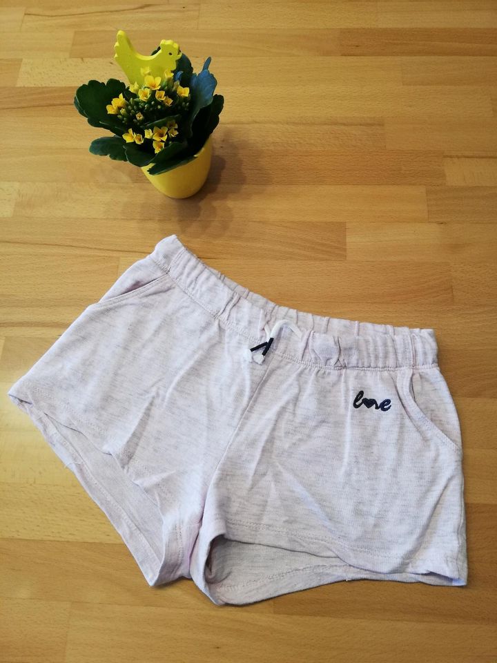 H&M Sweat Shorts rosa melliert Gr. 116 in Herbolzheim