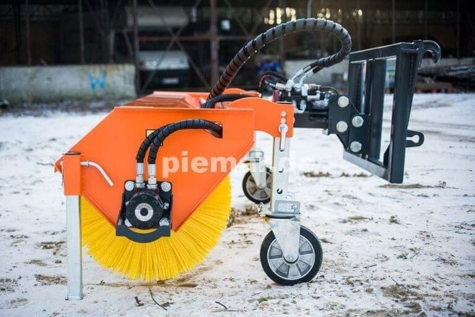 Kehrmaschine ZE 200cm mit Kehrwinkelverstellung - hydraulisch in Schwäbisch Hall