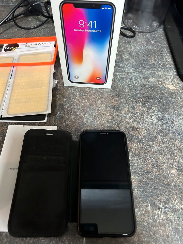 iPhone X in OVP mit viel Zubehör in Stockach