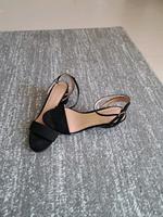Sandalen mit dicke Absatz gr.39 top Zustand Hessen - Pohlheim Vorschau