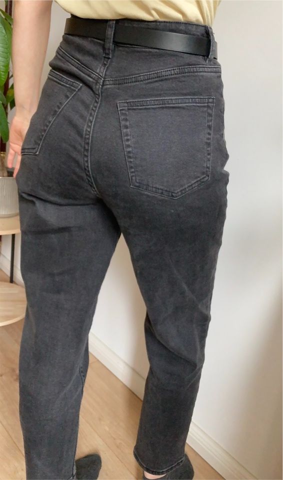 Schwarze High Waist Jeans von H&M Divided, Damen in Leipzig