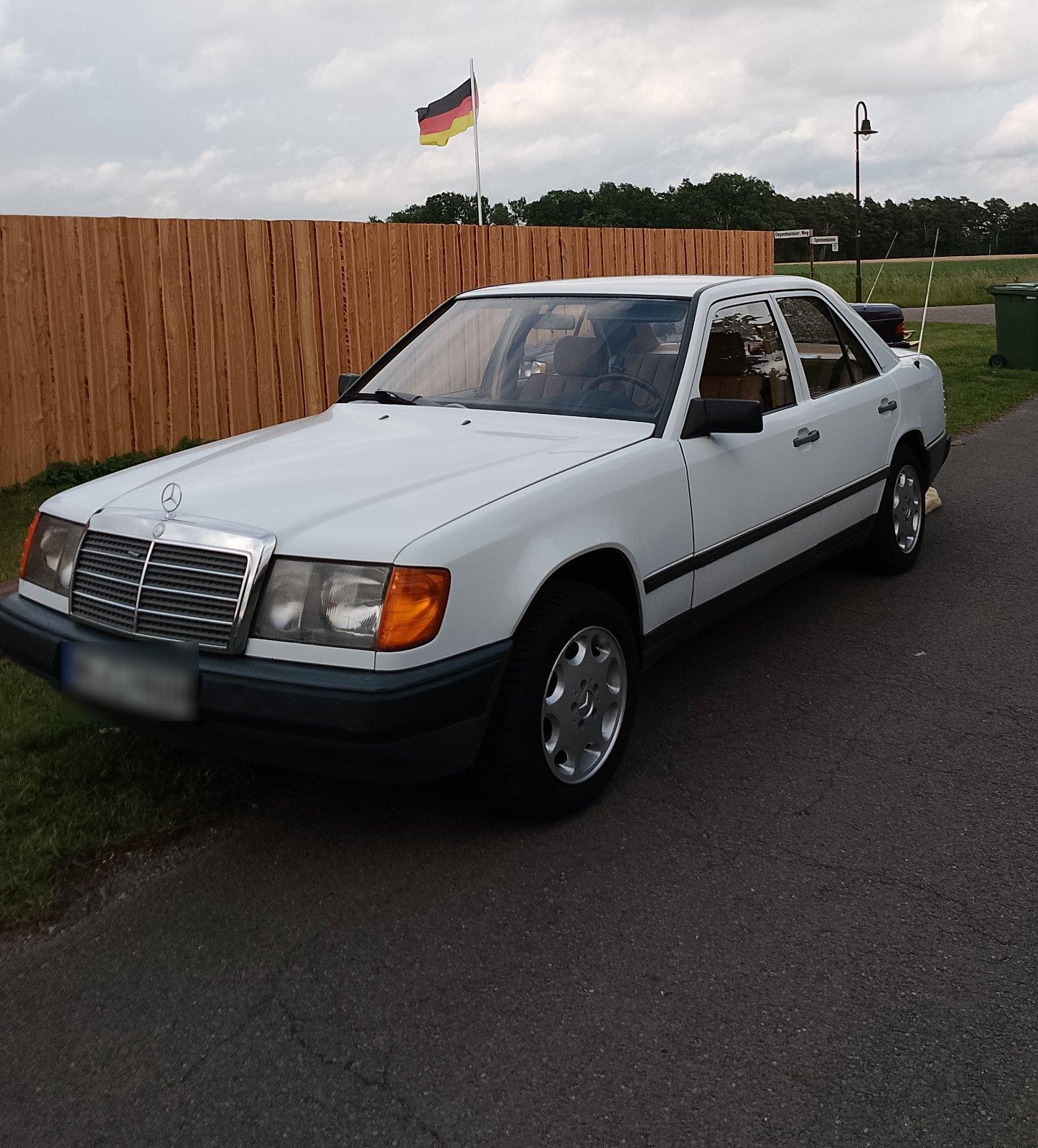 Abbildung des Autos Schöner Mercedes W124 25…