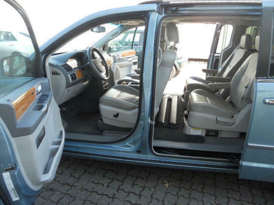 Chrysler Town & Country / Grand Voyager 4.0 Swivel 'n Go in Einbeck