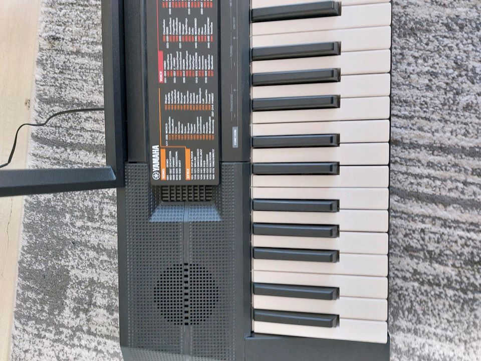 Yamaha Digital Keyboard PSR-F51 in Kiel