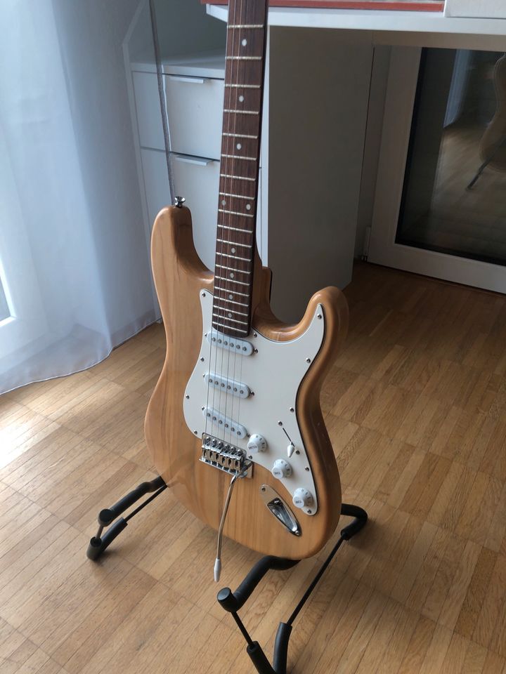 E Gitarre Holziger Styl ❗️BIS 30.05.24 NUR 120€❗️ in Stuttgart