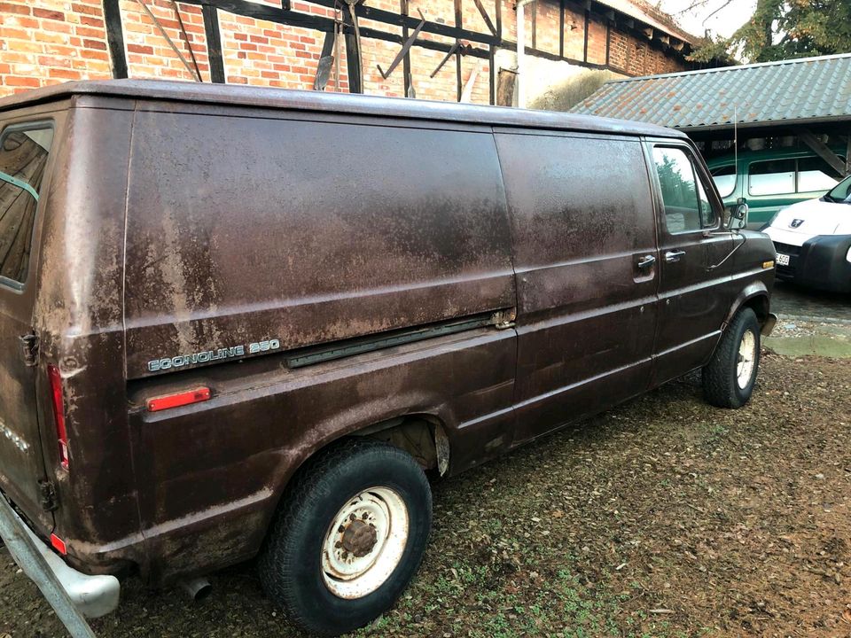 Ford Econoline 250 Cargo Van V8 in Rheinsberg