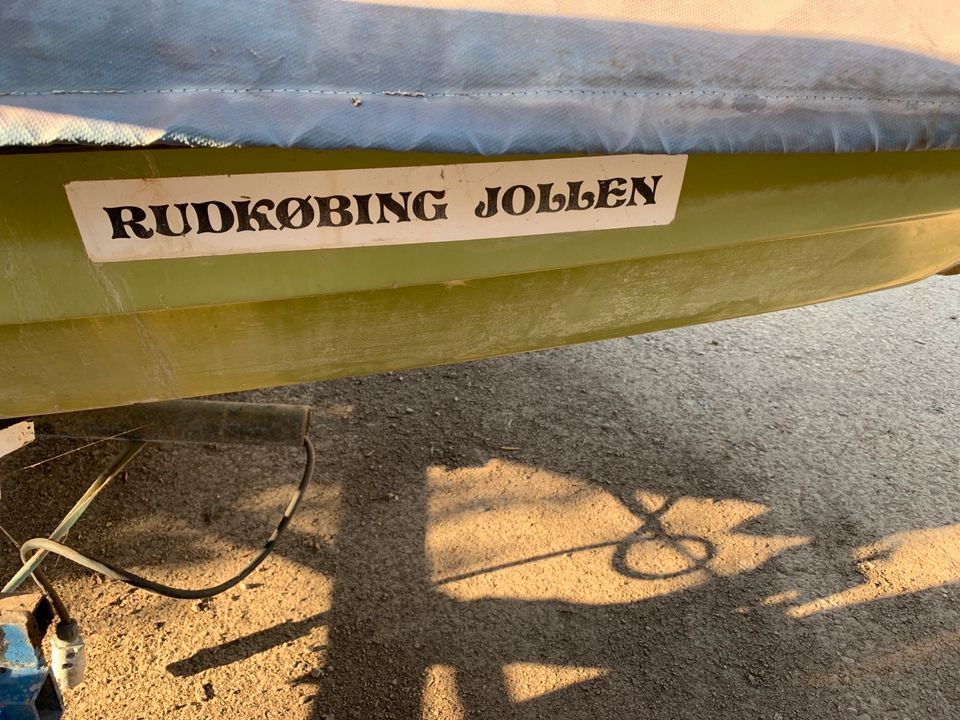 Boot aus Kunststoff mit Trailer Standort Mallorca Rudköbing Jolle in Neuenhaus