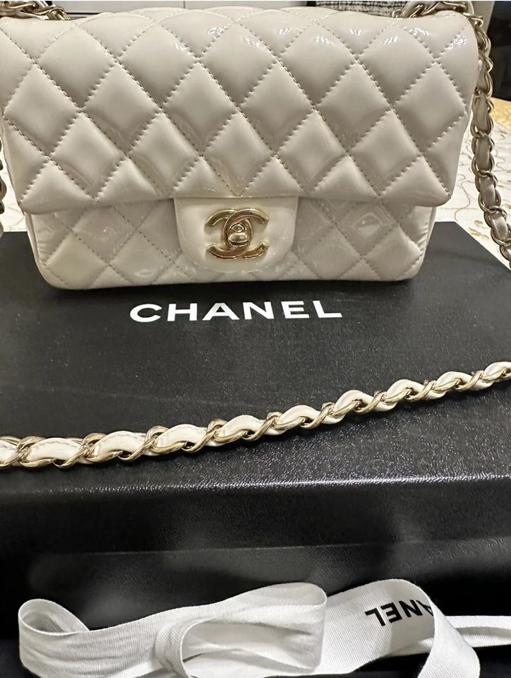 100% Original Chanel Mini Tasche Rectangular in Weiß Lack mit Rec in Dingolfing