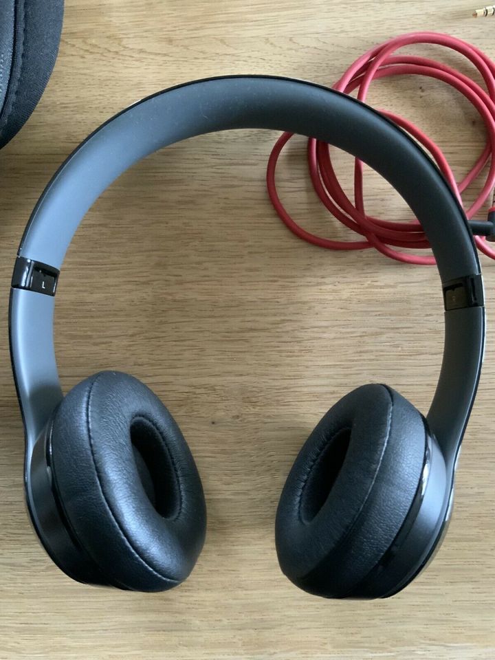 BEATS SOLO 2 by Dr. Dre schwarz/rot glänzend NEUWERTIG in Kühbach