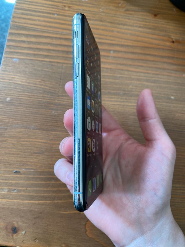 iPhone XS 256GB weiß inkl. OVP und Schutzglas in Lübeck