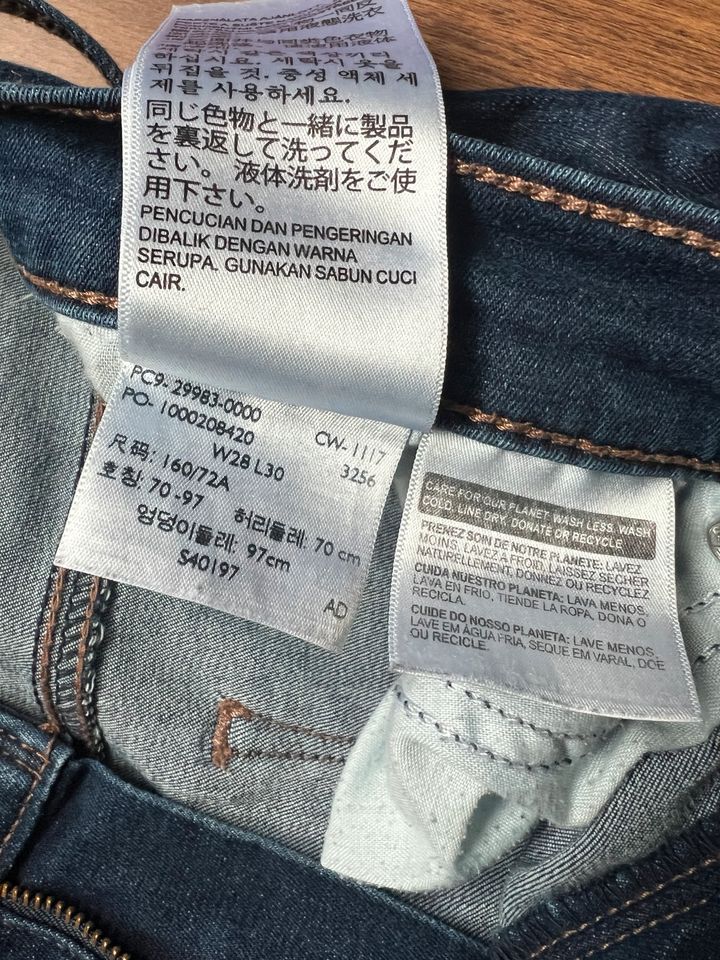 Levi’s Jeans Hose 28W/30L in Frankfurt am Main