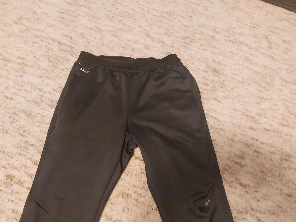 Nike Sporthose Jogginghose Gr. S anthrazit in Klingenberg am Main