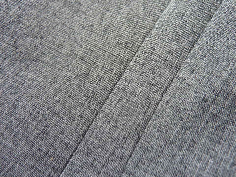 Edler Hosen-Anzug mit 2 Hosen (1 Blazer, + 2 Hosen) grau, Gr. 38, in München