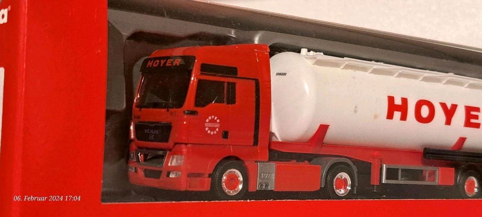 Herpa 1.87 MAN TGX XXL V8 Silosattelzug Hoyer Food Hamburg in Heiden